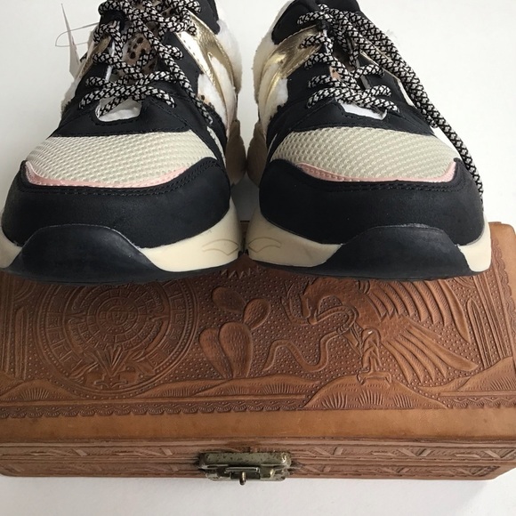 Posh by Poelman Sherpa Sneakers Size eu39 us8 but do run small so more … - Picture 2 of 7